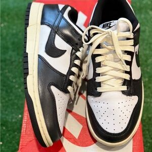 Nike Men's Black and White Leather Sneakers